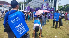 Aksi Bersih-bersih Clean The City di TOF (Foto:Rizal/Gentra).