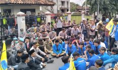 Demonstrasi Mahasiswa Warnai Rapat Paripurna DPRD Kota Tasikmalaya