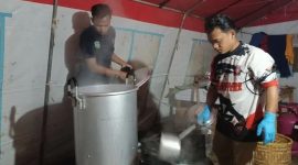 Tagana Tasikmalaya mendirikan dapur umum untuk korban bencana Pergerakan tanah di Cikondang Cineam Tasikmalaya (Foto: Antara)