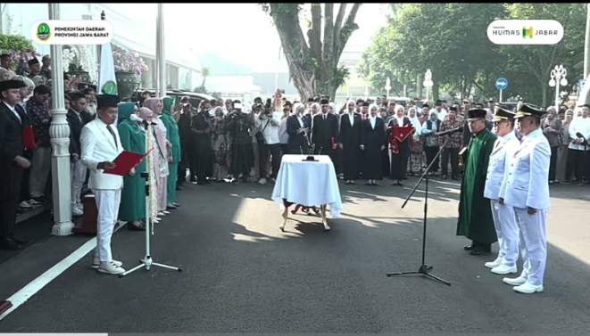 Pasangan Cecep-Asep Resmi Dilantik menjadi Bupati dan Wakil Bupati Tasikmalaya periode 2025-2030 oleh Gubernur Jawa Barat Dedi Mulyadi  (Foto: Humas Jabar)