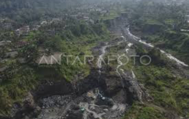 Penambangan pasir Gunung Galunggung Tasikmalaya (Foto: Antara)