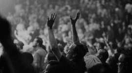 Ilustrasi Gen Boomers Nonton Konser 