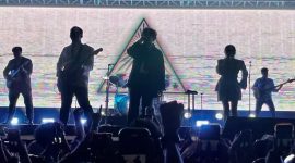 Konser Hindia saat menyanyikan lagu “Matahari Tenggelam”. (foto: pinterest)