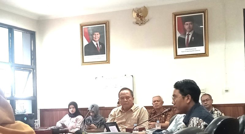 audiensi HPMP dengan Komisi IV DPRD Kota Tasikmalaya, perwakilan Dinsos, Serta Ketua KPAID Kota Tasikmalaya untuk membahas isu anak jalanan yang semakin mendesak (foto: gentra.id)