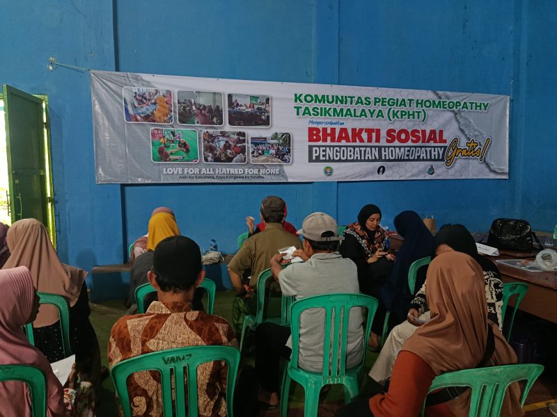 Masyarakat Desa Pusparahayu antusias mengikuti pengobatan gratis Homeopathy Minggu 6/7/2025 (Foto: Insan/Gentra.id)