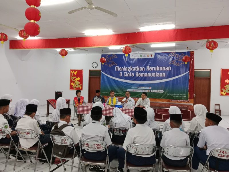 MTs Al-Mukhtariyah Tasikmalaya mengikuti Kelas Keberagaman di MAKIN dan Vihara di Kota Tasikmalaya (foto: gentra.id)