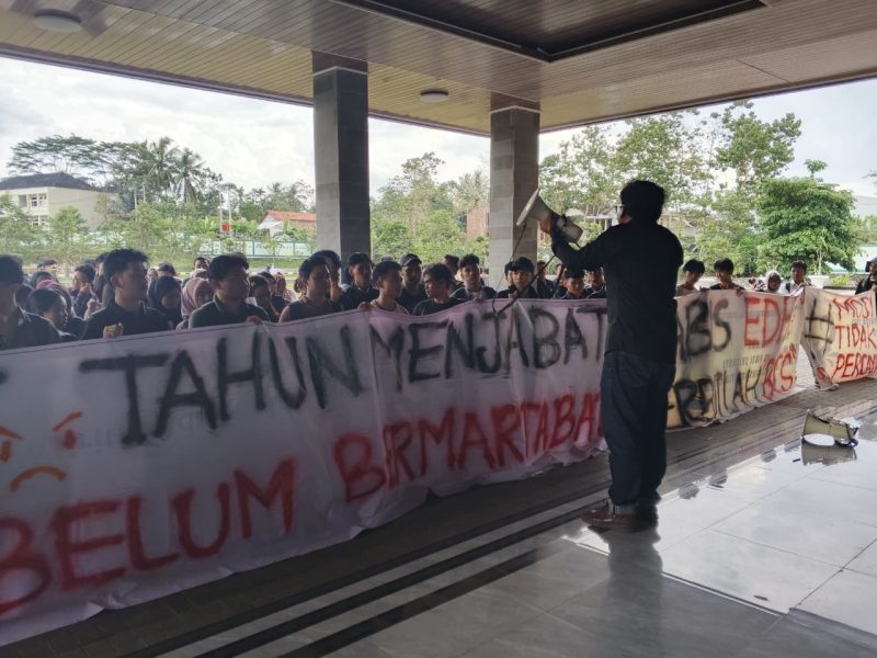 Aksi Demo Mahasiswa Unsil Terkait Kinerja 4 Tahun Rektor