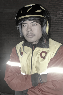 Nyambi Jadi Ojol Cerita Mahasiswa yang Berkuliah Sambil Mengejar Nafas di Antara UKT Mahal