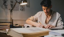 Saat Musim hujan tiba Ada baiknya jika di lengkapi dengan beberapa kegiatan produktif ( Foto: Ron Lach/Pexels) 