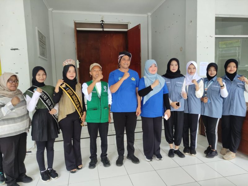 Ratusan pelajar di Tasikmalaya menggelar Gerakan Serempak Tasik Bersih