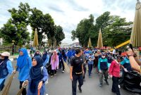 Aksi Bersih-bersih Clean The City sisa prayaan tahun baru (foto:gentra.id)