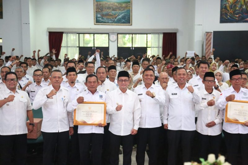 Bupati Tasikmalaya, Cecep Nurul Yakin, beserta Wakil Bupati Tasikmalaya, Asep Sopari Al Ayubi menggelar koordinasi intensif bersama para camat dan kepala desa seluruh wilayah Kabupaten Tasikmalaya (Kominfo Kab Taaikmalaya)